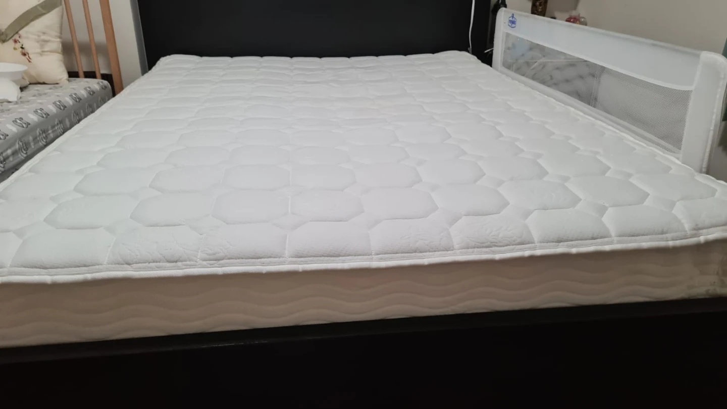 White Queen Size Mattress - photo 3