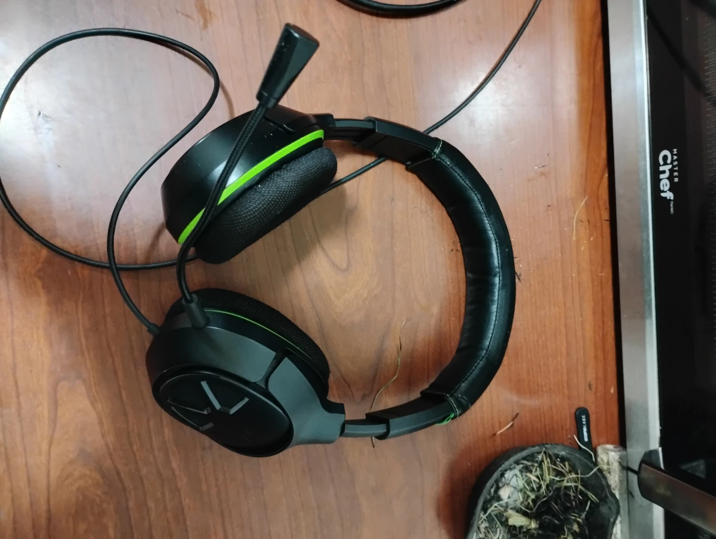32" Tv, ultra fast HDMI and a corded headset (Price Negotiable) - photo 4