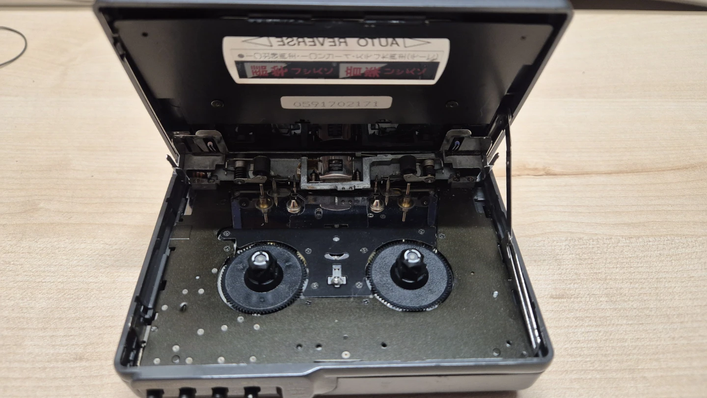 Vintage Sanyo MR-T1 Walkman (For Parts or Repair)