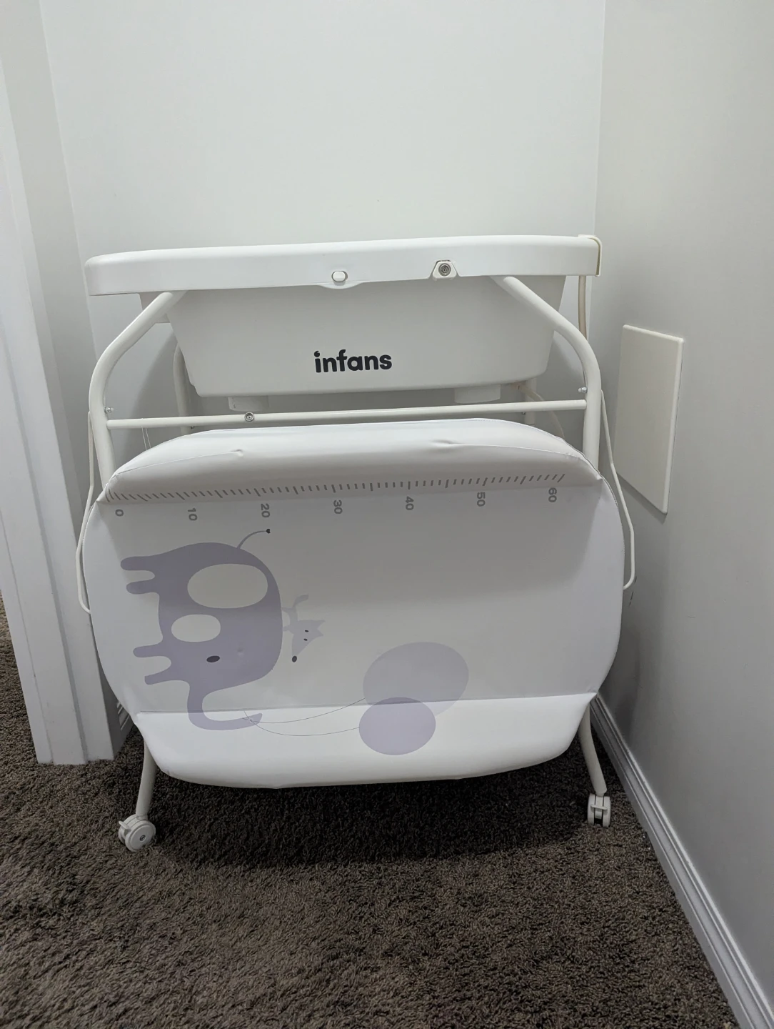 Infants baby changing station - bassinet and changing station - photo 4