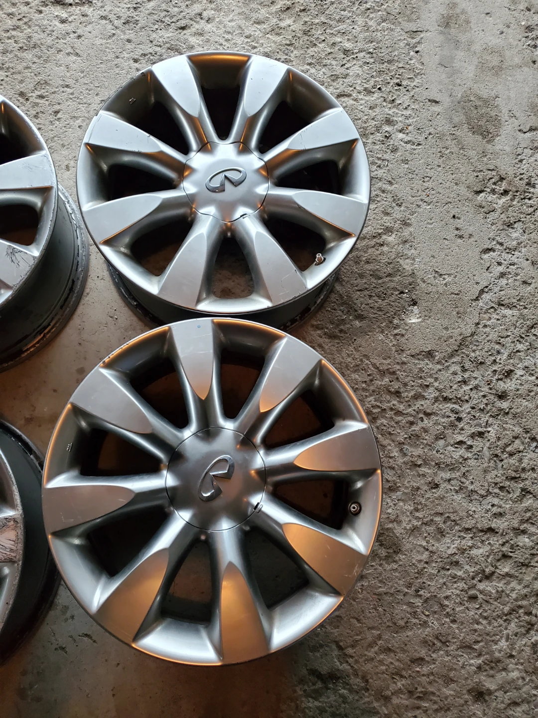 Set of 4 Infiniti 18" Alloy Wheels - photo 2