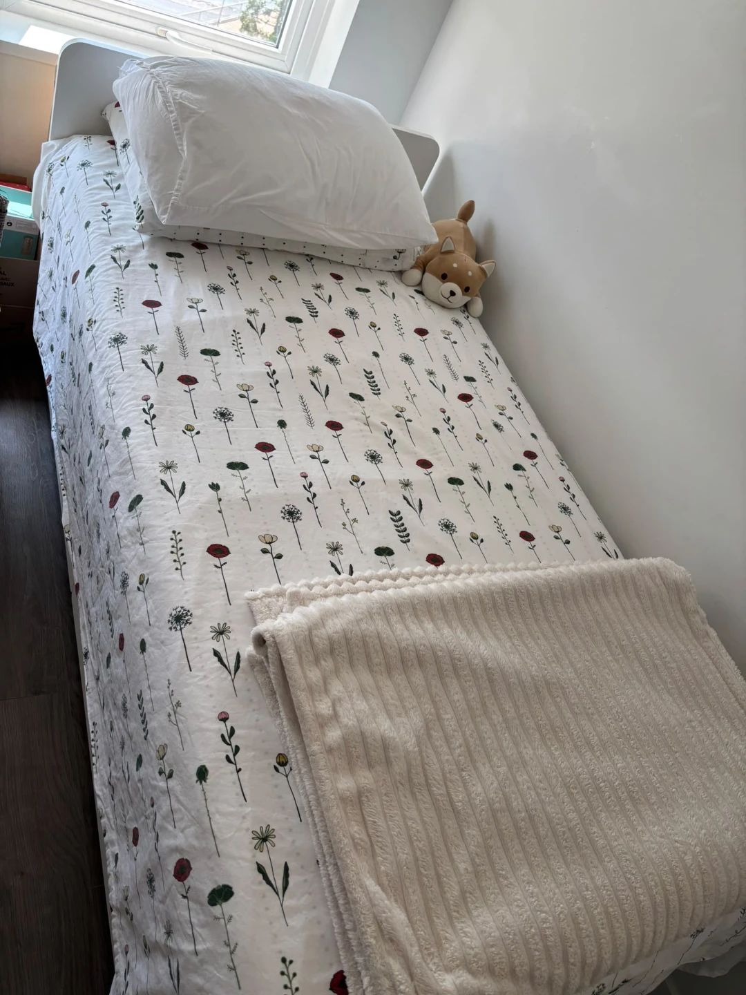 Twin size bed frame with drawers and pull-out bed