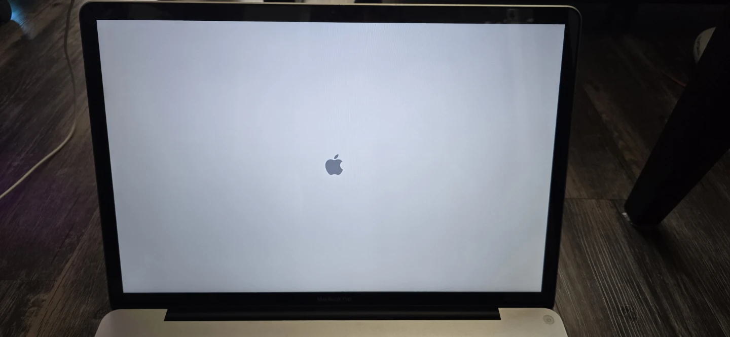 Apple MacBook Pro 17-inch (Mid 2010) - photo 4