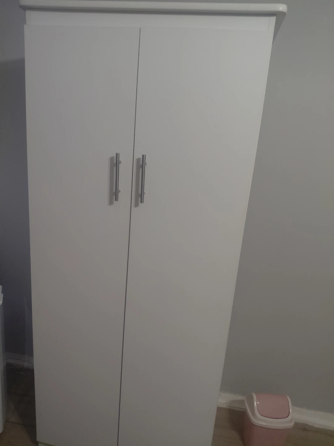 White double door cabinet