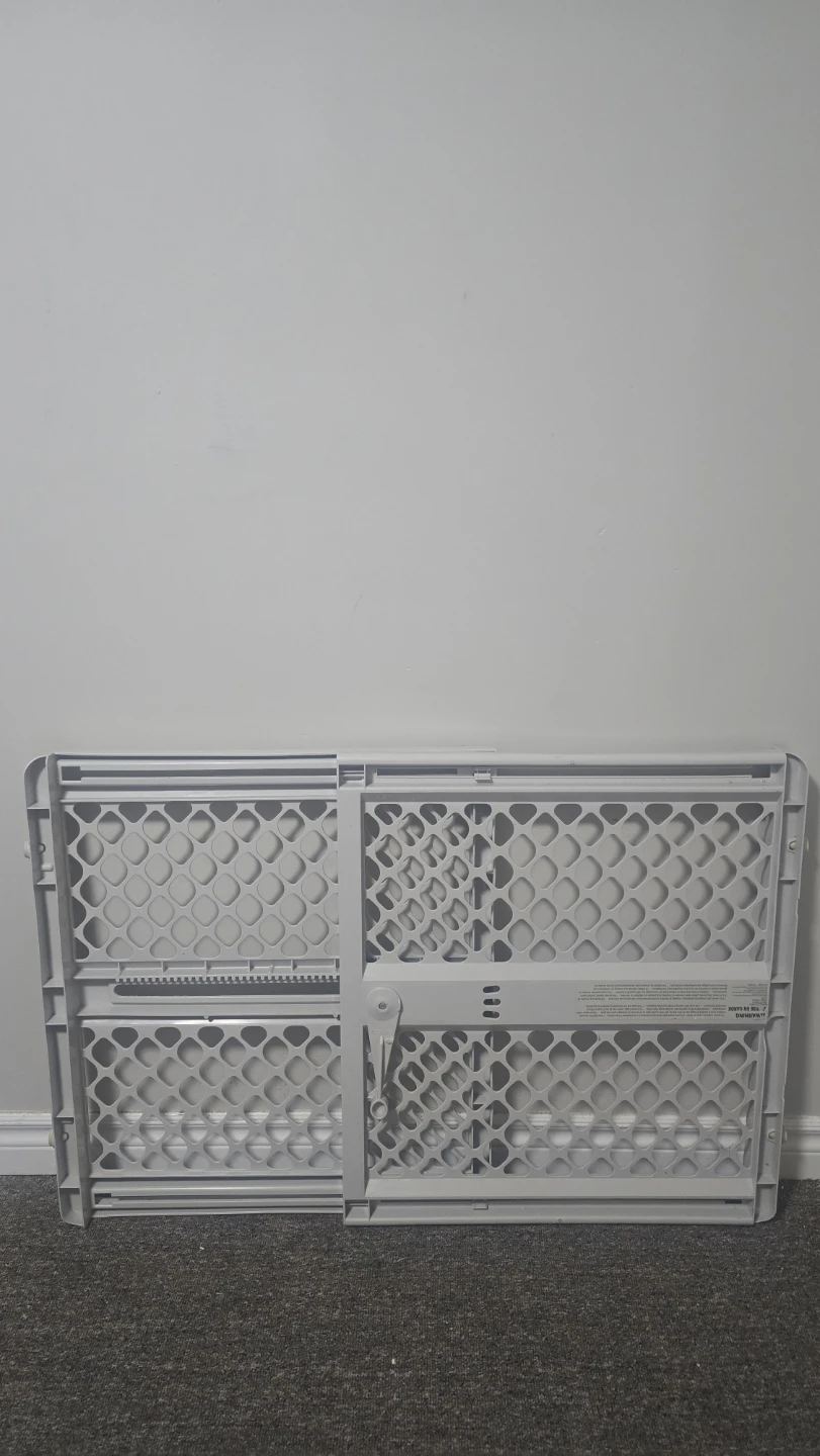 White Plastic Baby Gate - photo 2
