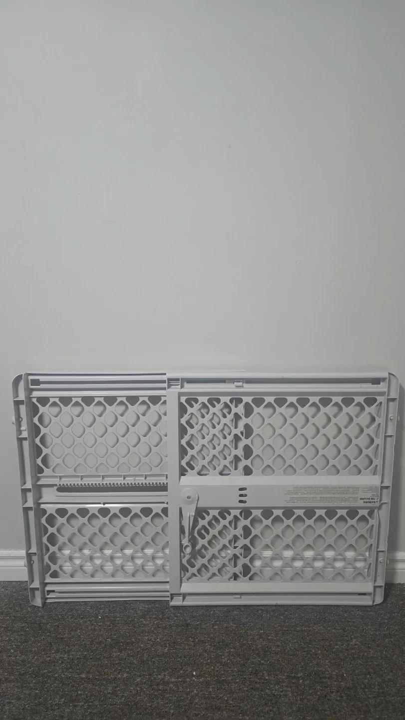 White Plastic Baby Gate - photo 2