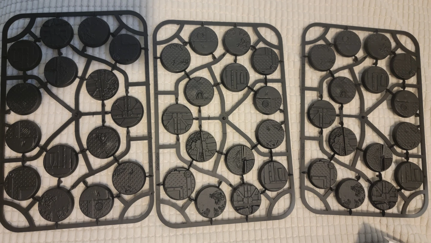 Warhammer 40k 32 mm Sector Imperialis bases, x 45 - photo 2