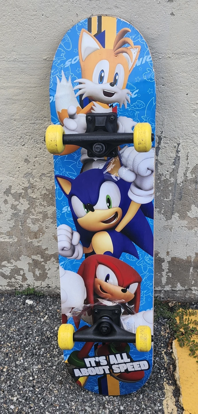 Sonic the Hedgehog 31" Skateboard - Pre-owned