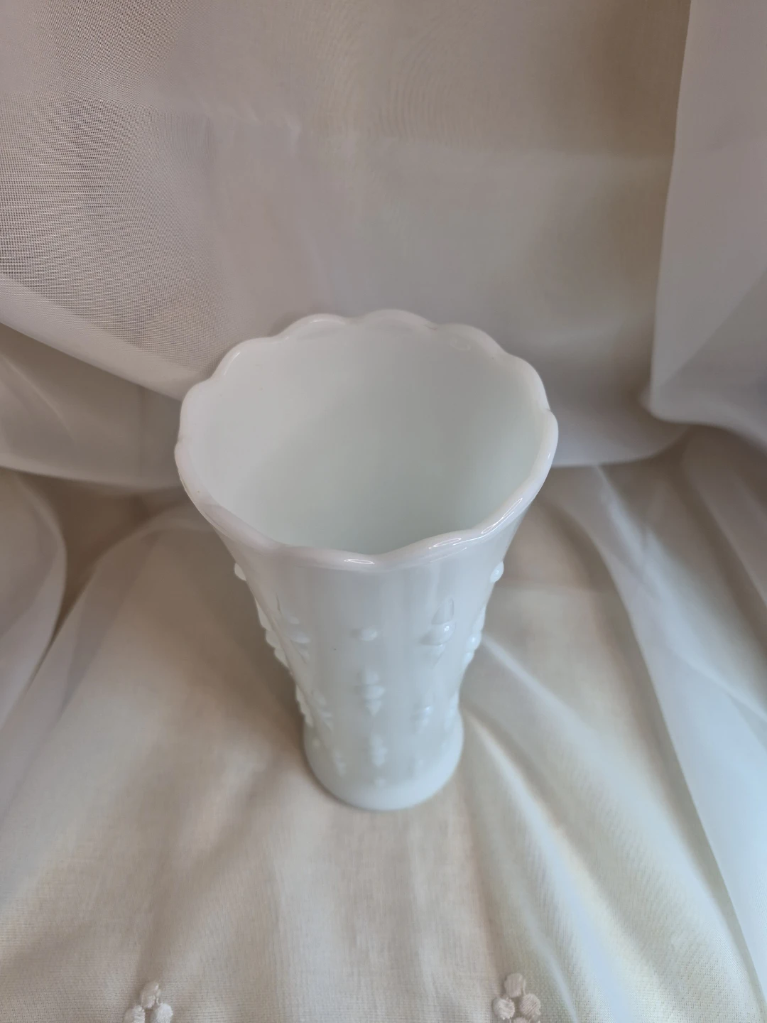 Beautiful Vintage Anchor Hocking White Milk Glass Vase - photo 4