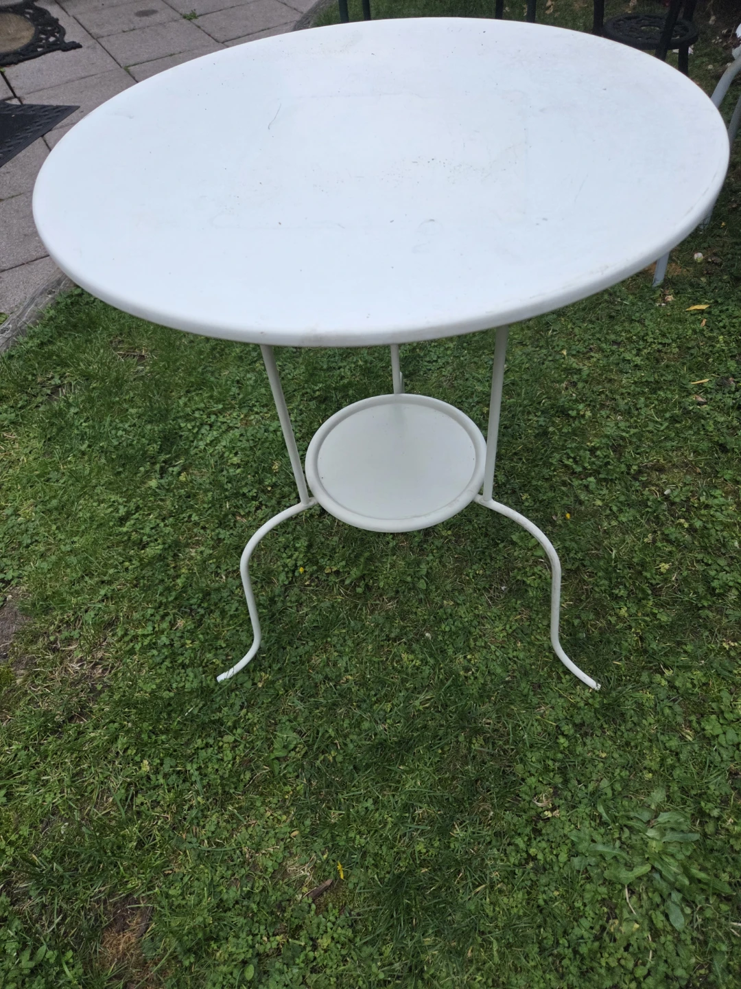 White Round Metal Bistro Table - photo 2