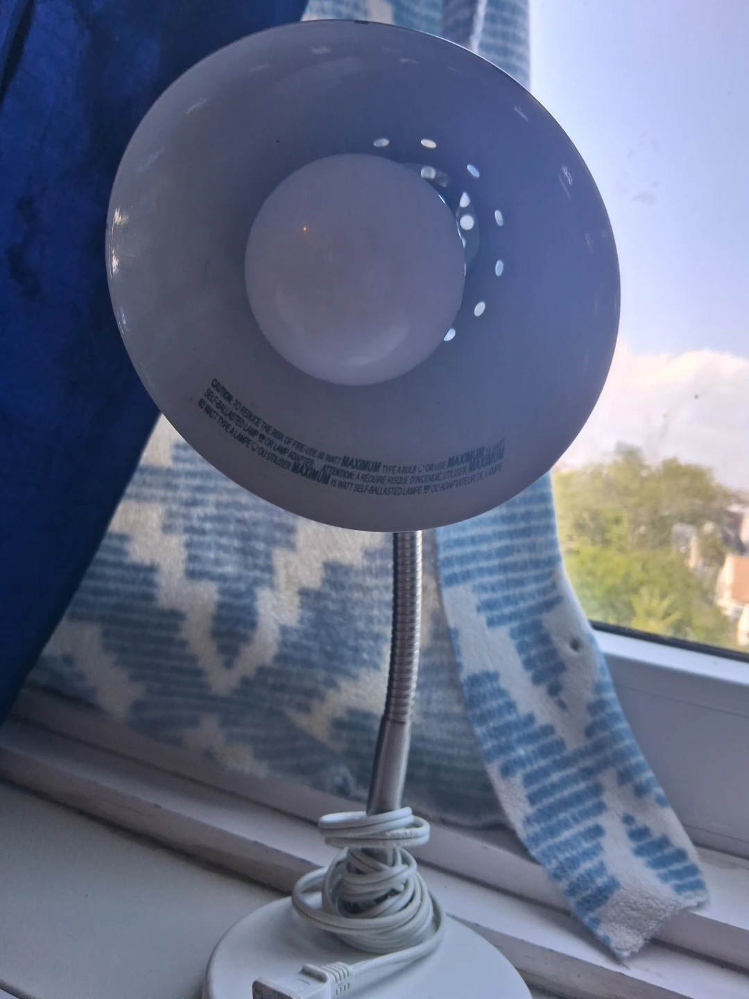 White Gooseneck Desk Lamp - photo 2
