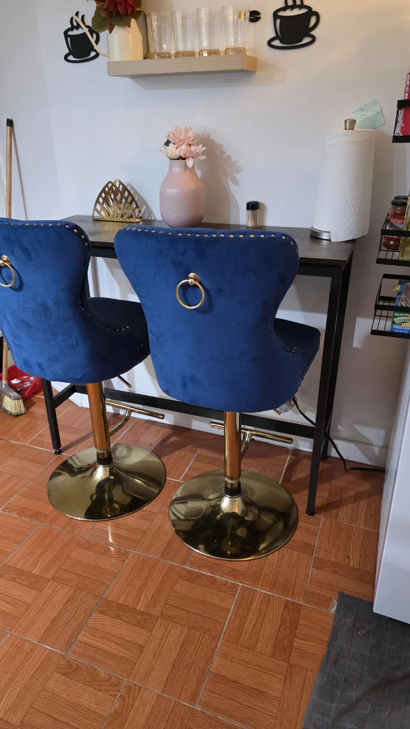 Vendo mesa para comer y taburetes
