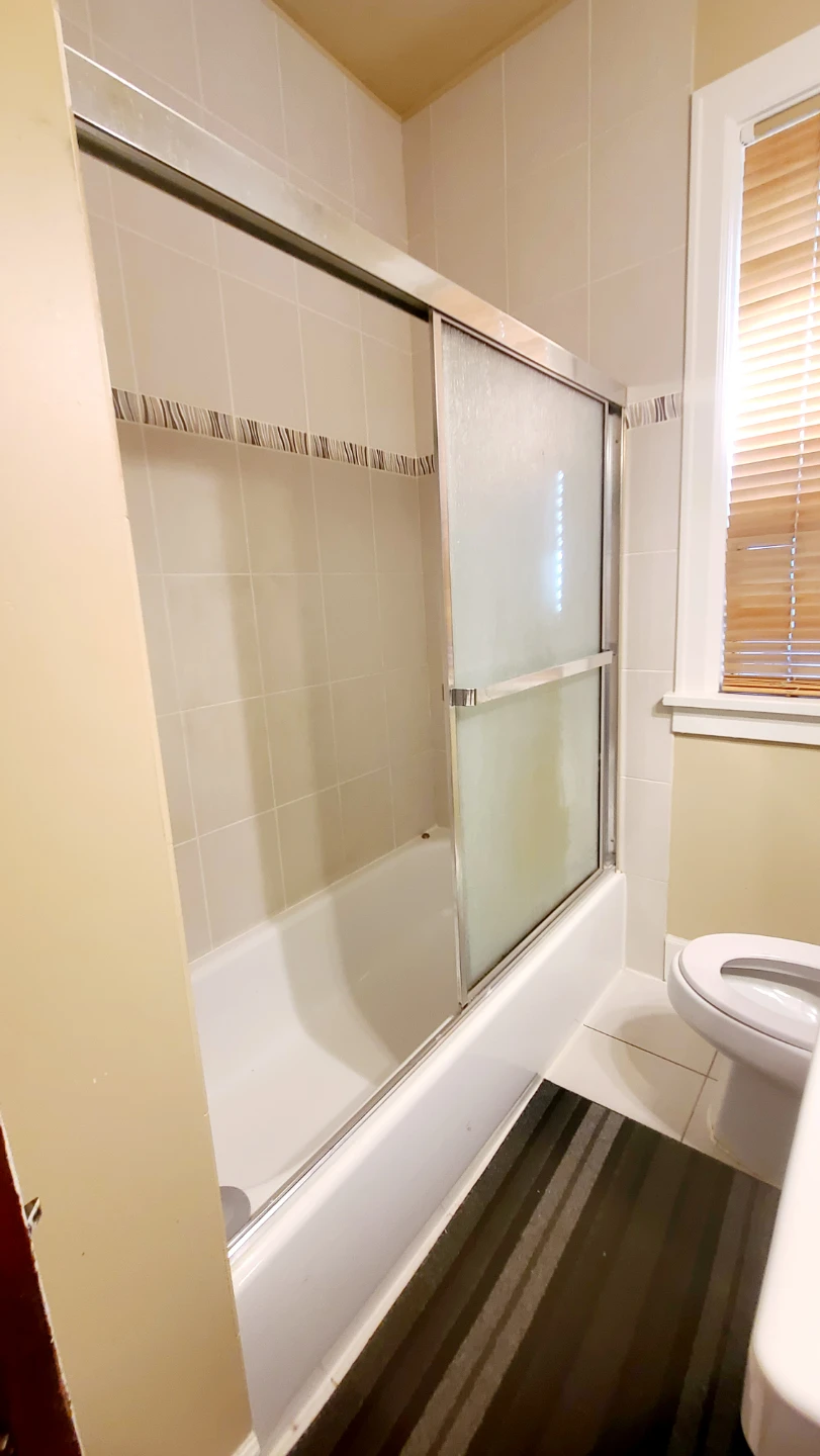 ROOM FOR RENT WALKING DISTANCE FROM DOWNTOWN - photo 5