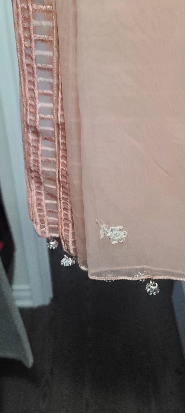 Peach embroidered kurti with pearl and sequin details - photo 5