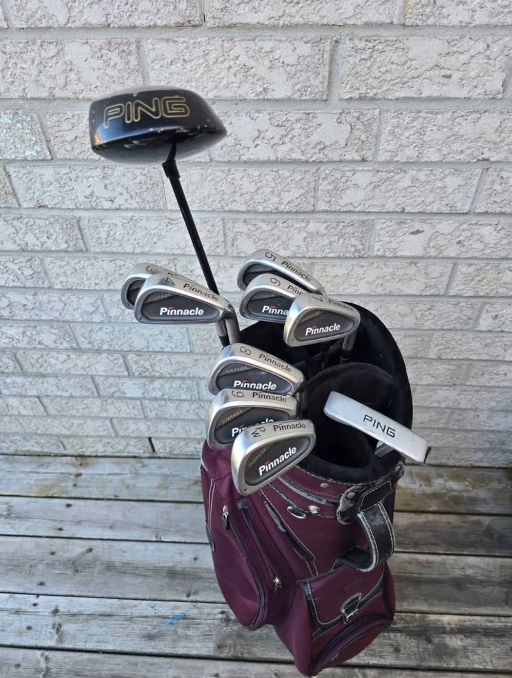 Complete golf set Right hand. Ping and  pinnacle clubs