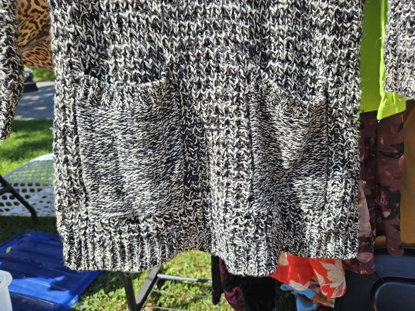 H&M Black and White Knit Sweater Size S - photo 4