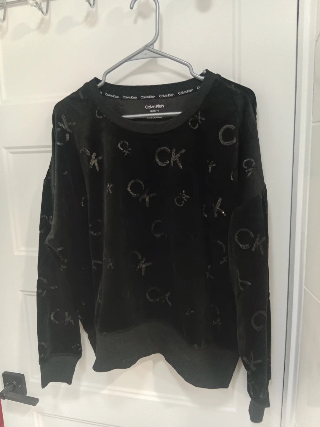 Chandail Calvin Klein à paillettes