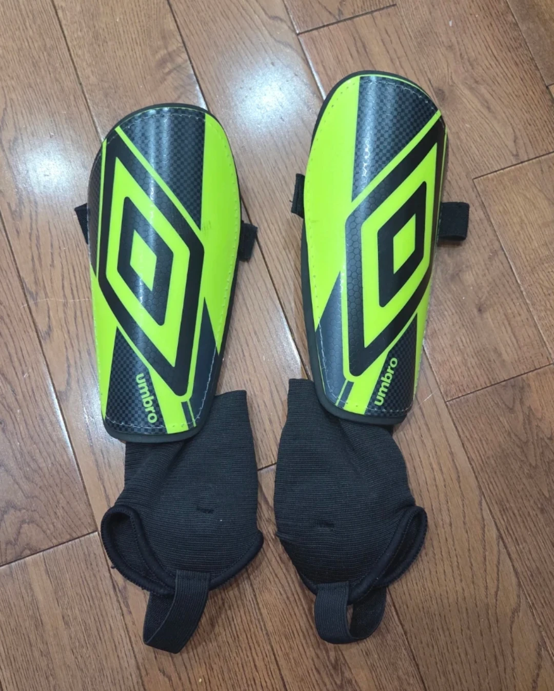Umbro Soccer Shin Guards CERAMICA 2.0 Size L - photo 2
