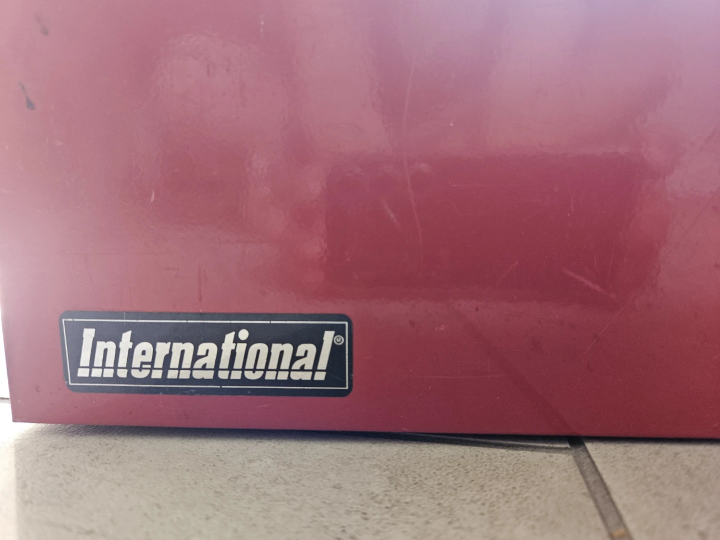 International 19" Red Metal Toolbox B-528 - photo 5