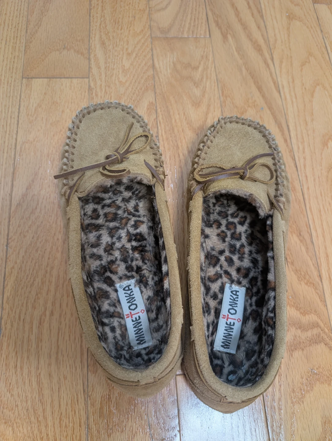 Minnetonka Moccasin Slippers size 9