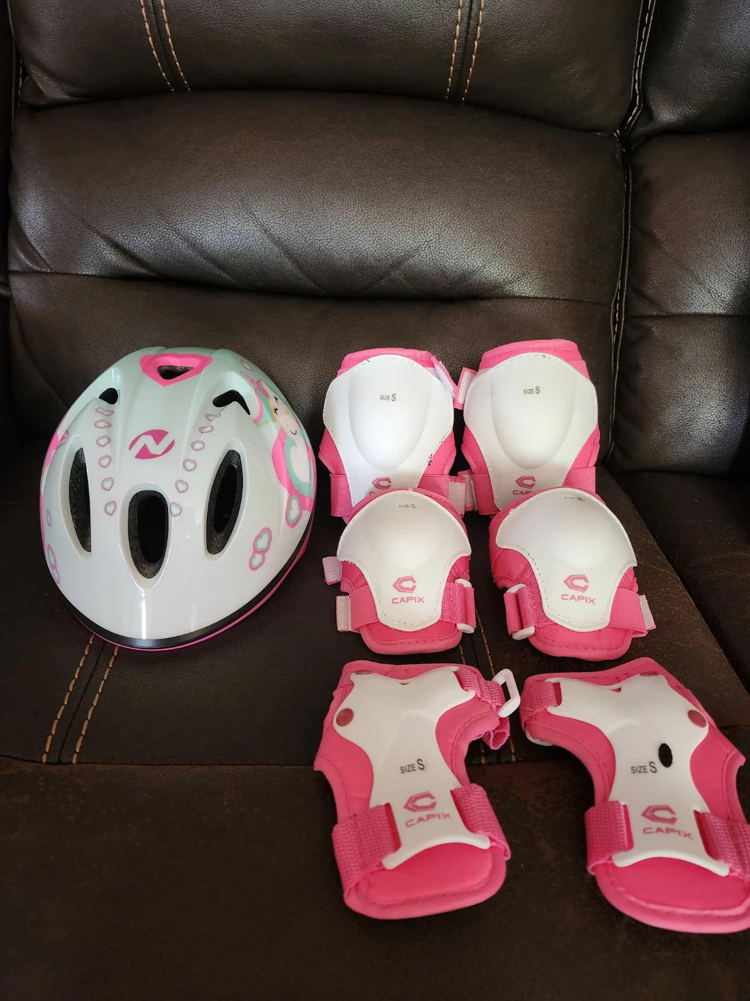 Kid Girl Bicycle Helmet & Pad Set. Nakamura & Capix