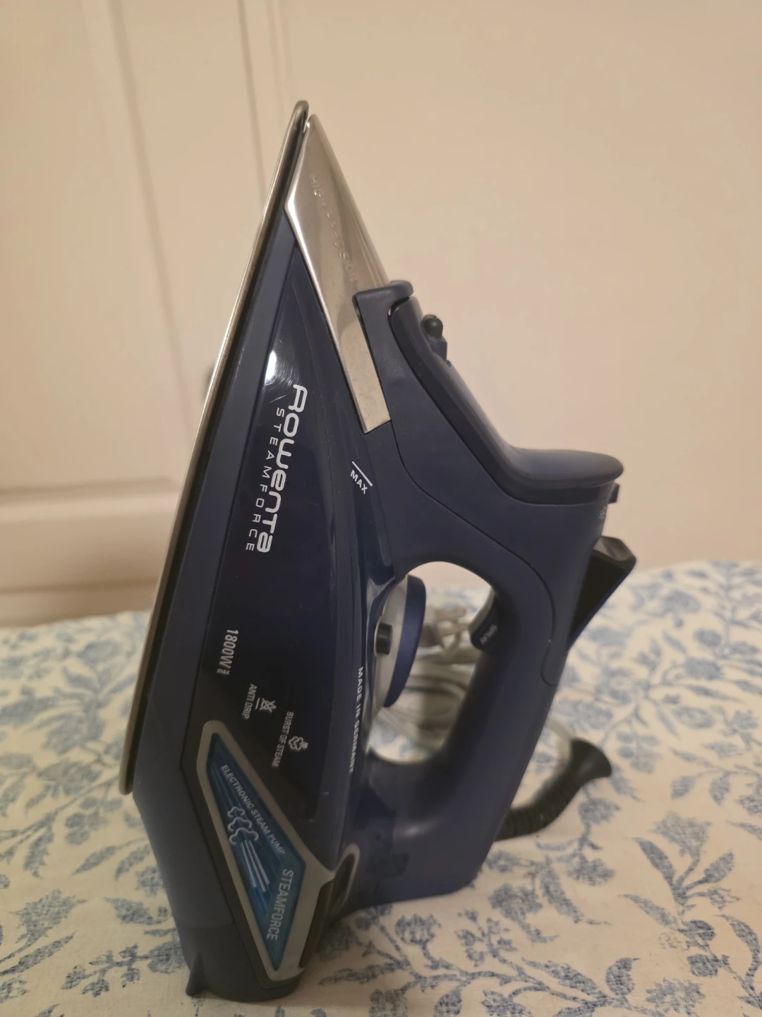 Rowenta DW9280  Iron + Board +  Over the door Holder