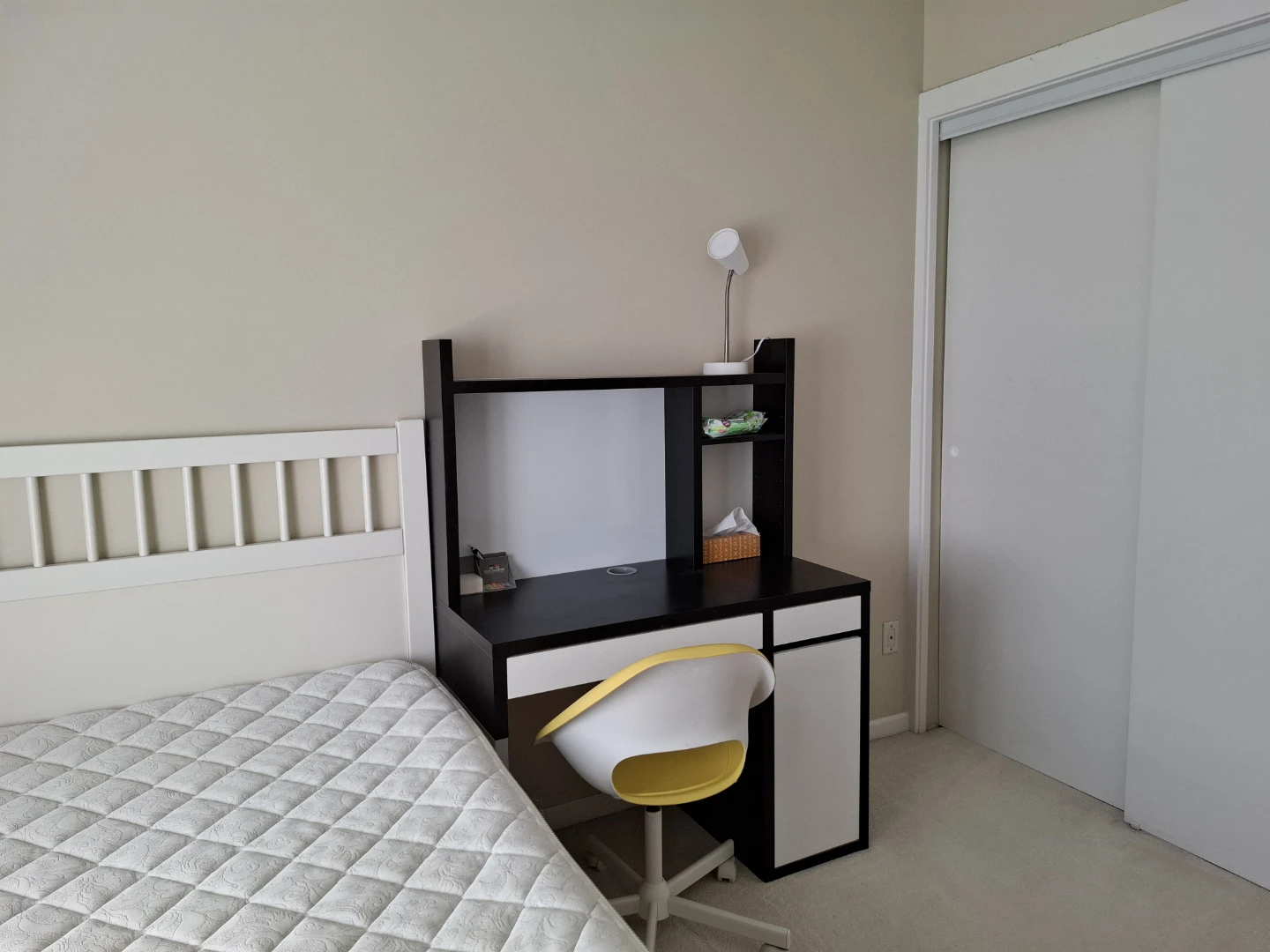 Vancouver west- Rent room 2 (each 1600 CD)