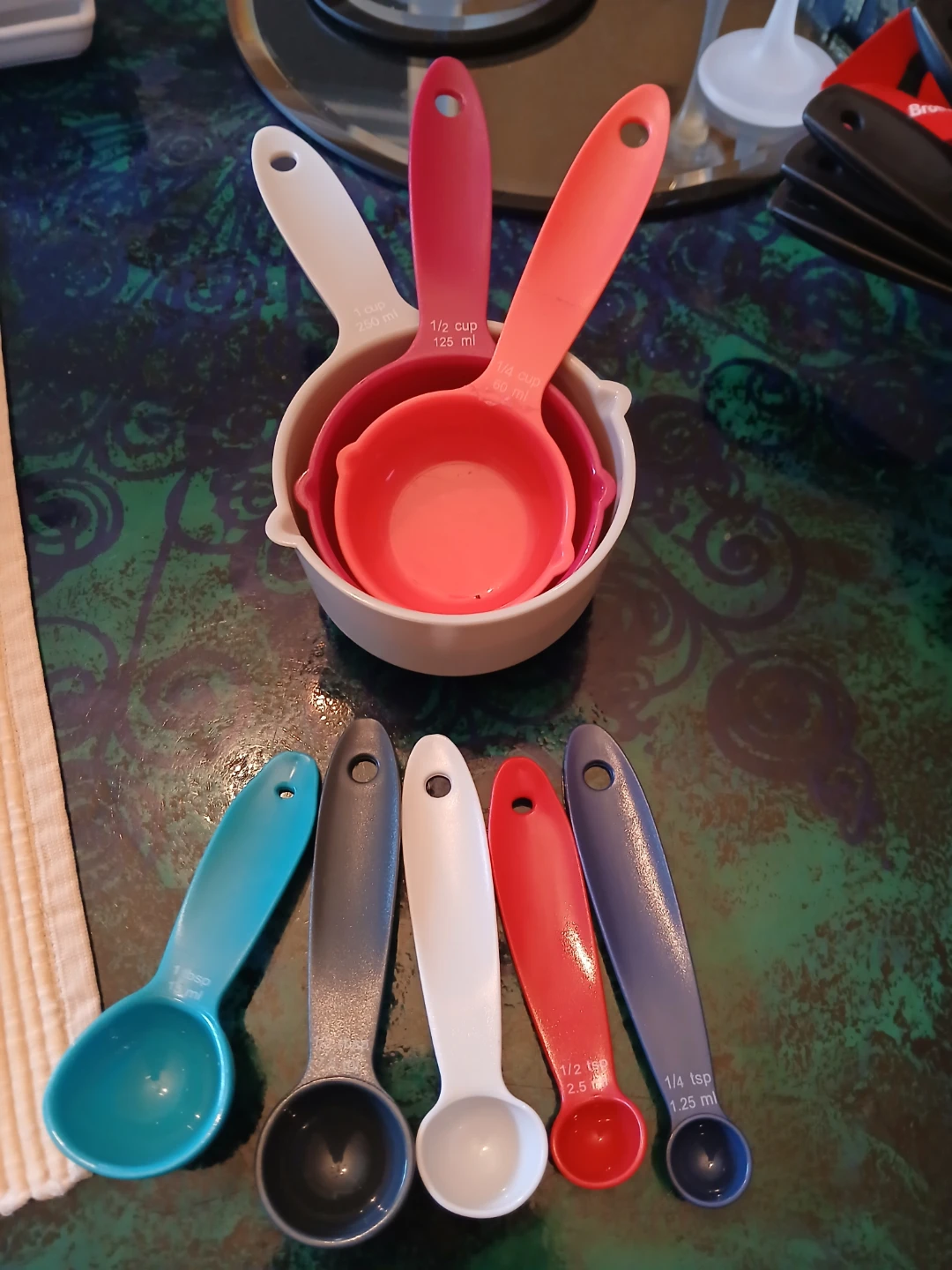 Measuring cups and spoons