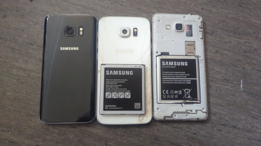 Samsung phone lot - photo 2