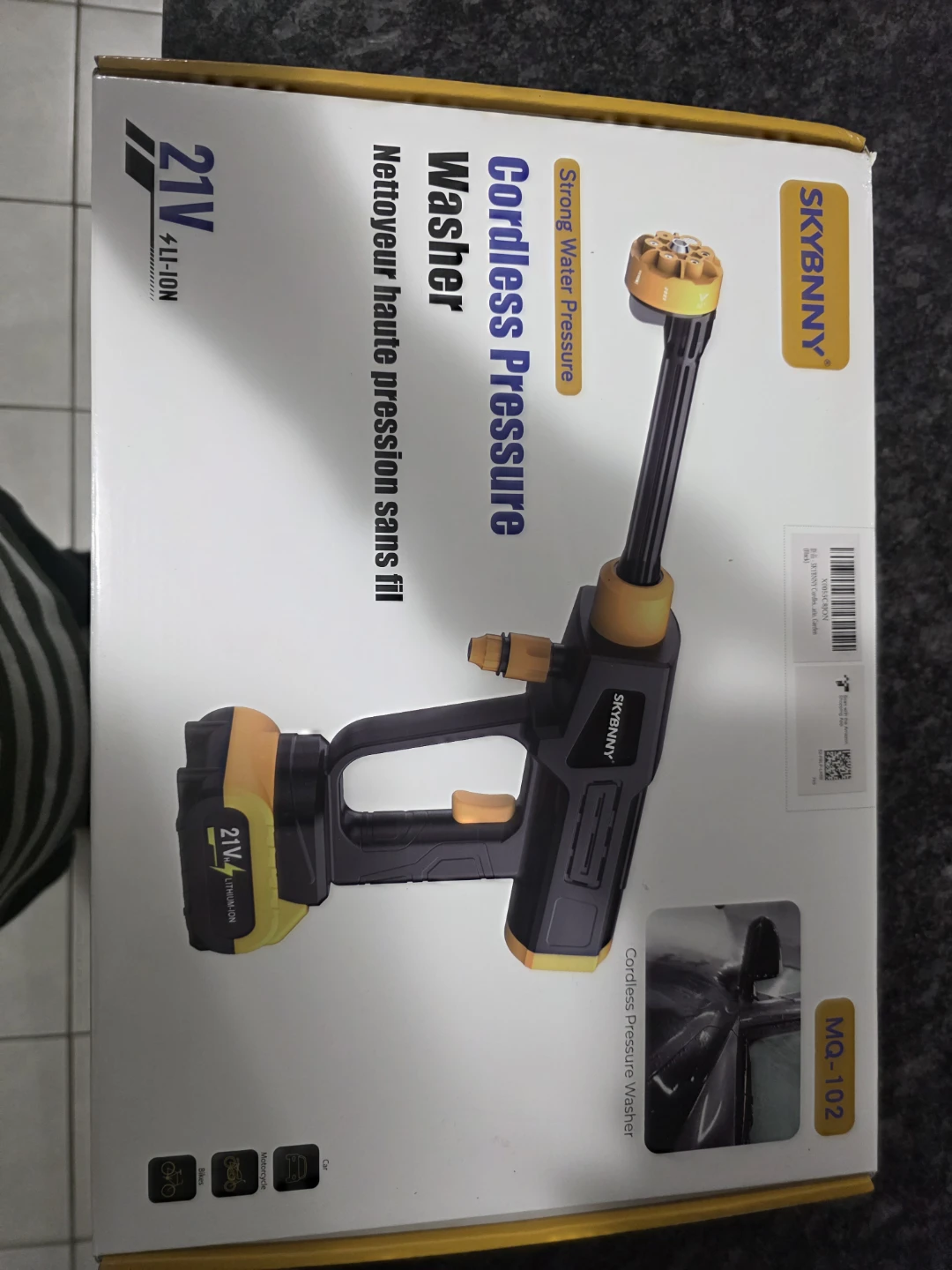 Cordless pressure washer