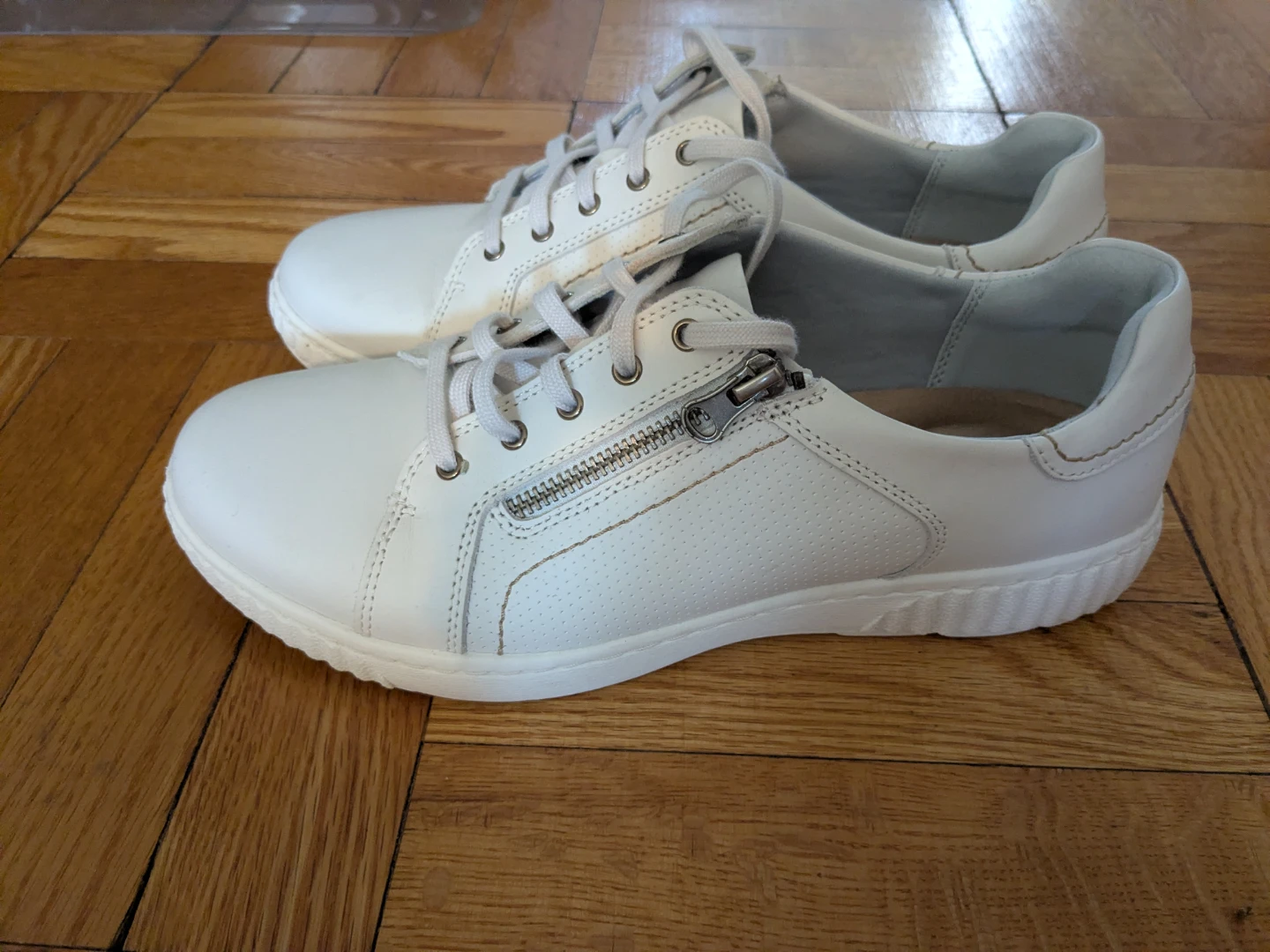 Clarks White Leather Zip Sneakers size 10 wide