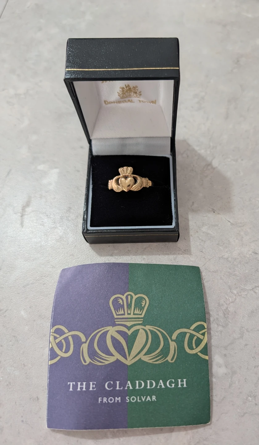 Gold Claddagh Ring with Box - photo 2