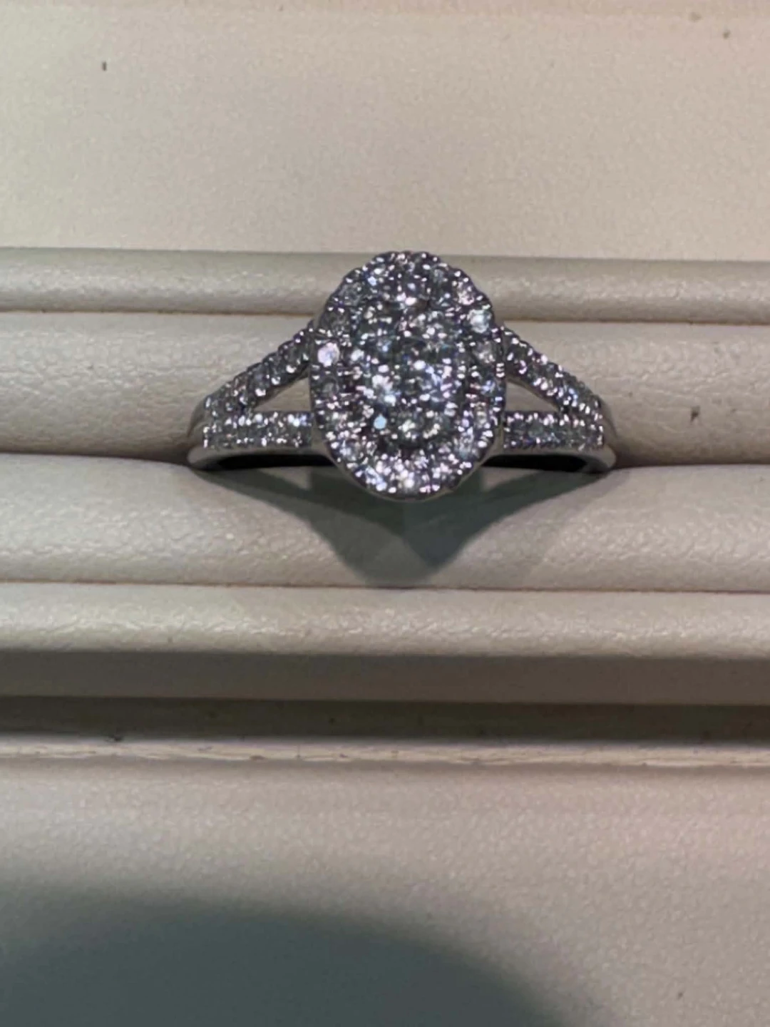 Beautiful NEW 10kw White Gold  size 7 ring. - photo 2