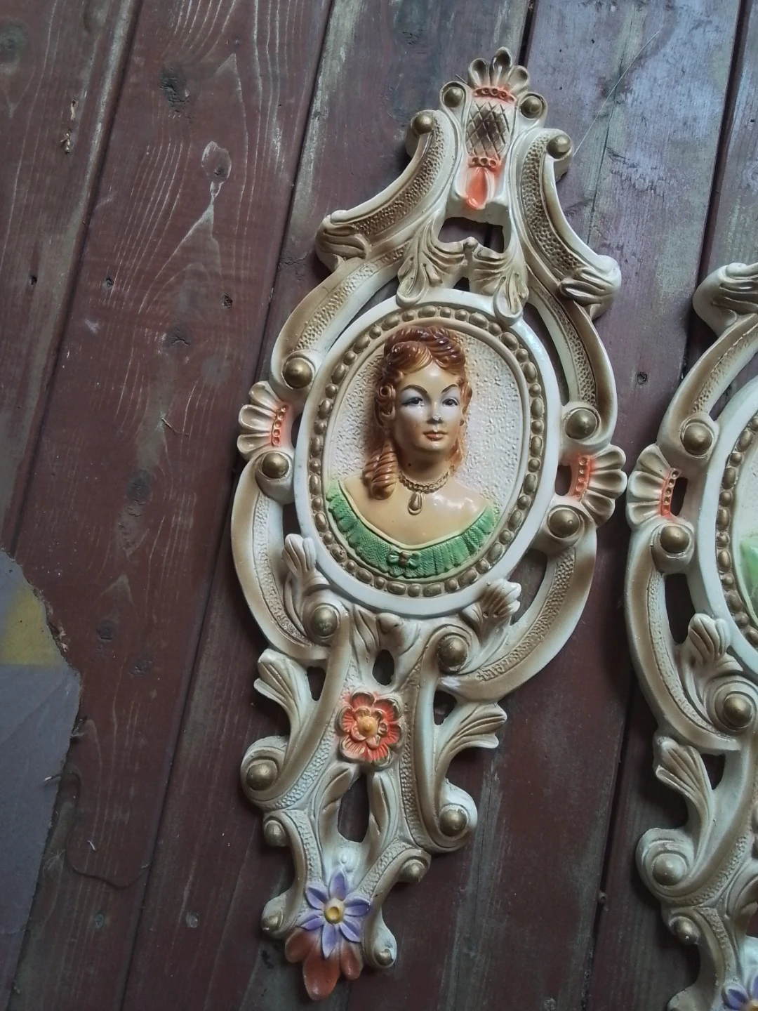 XL Vintage 1970s Hollywood Regency Chalkware Wall Plaques - photo 2