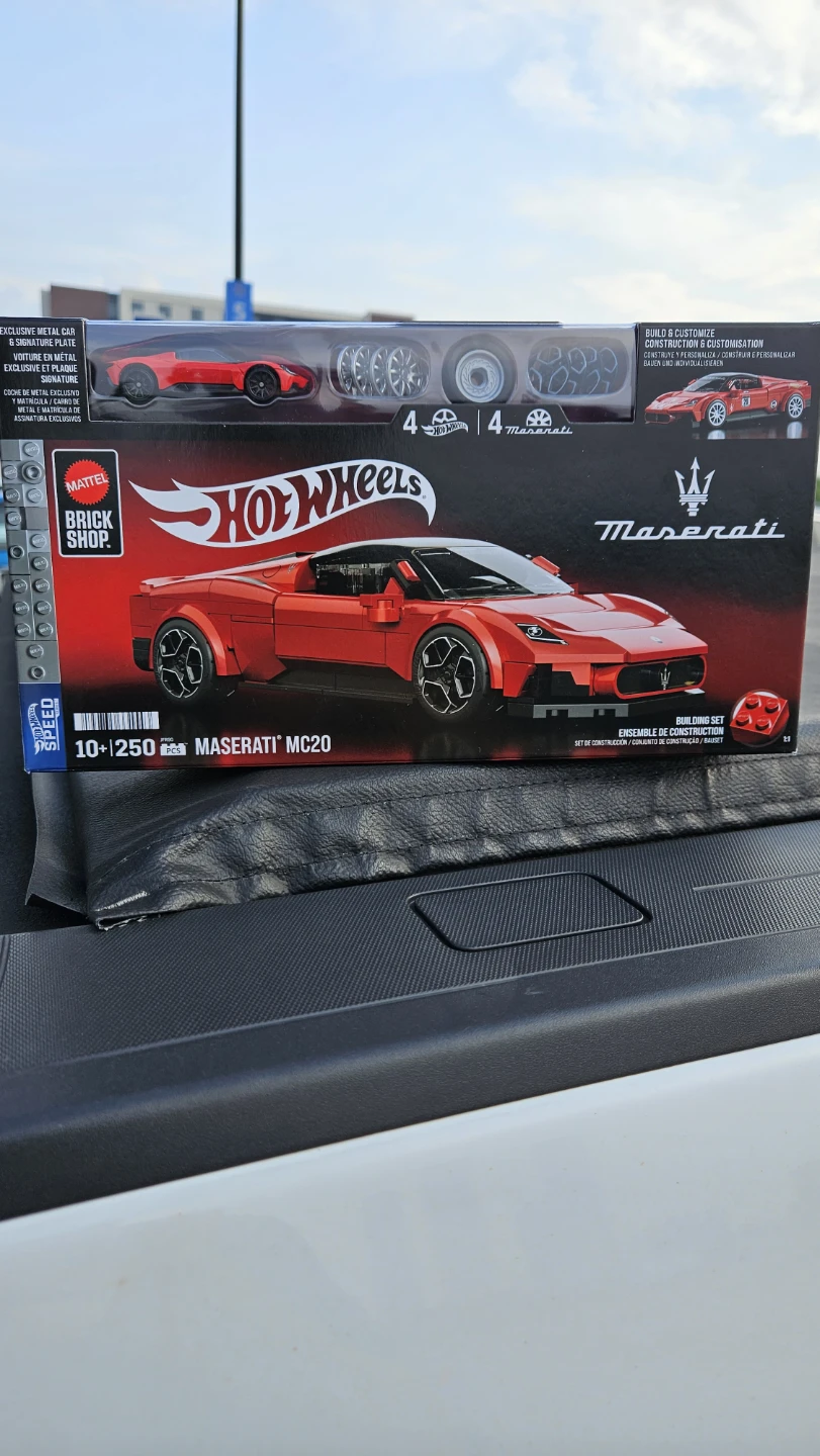 Hot Wheels Brick Shop Maserati MC20 Building Set