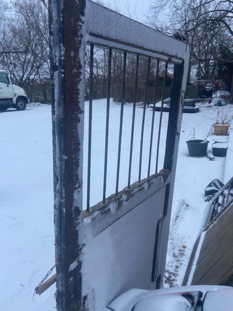 Vintage Wooden Door with Metal Grate - photo 3