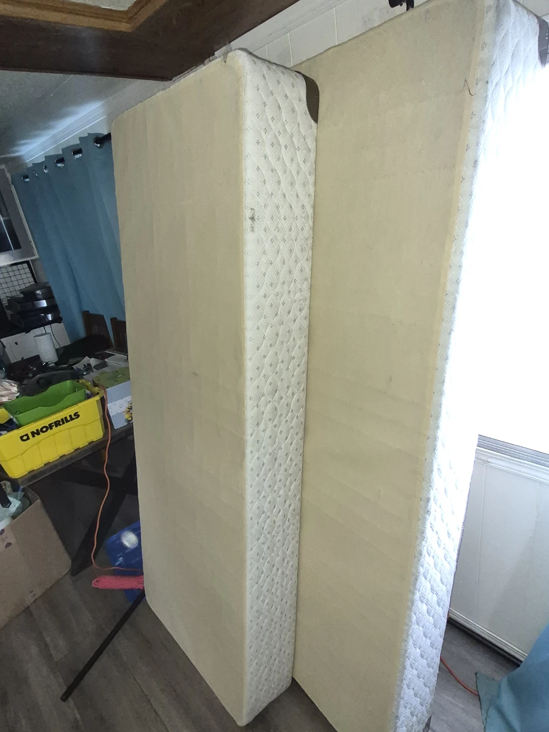 Queen beautyrest mattress and split box spring - photo 2