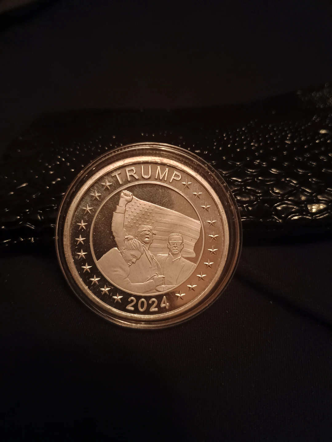 One Troy Ounce .999 Fine Silver Trump 2024 Coin - photo 2