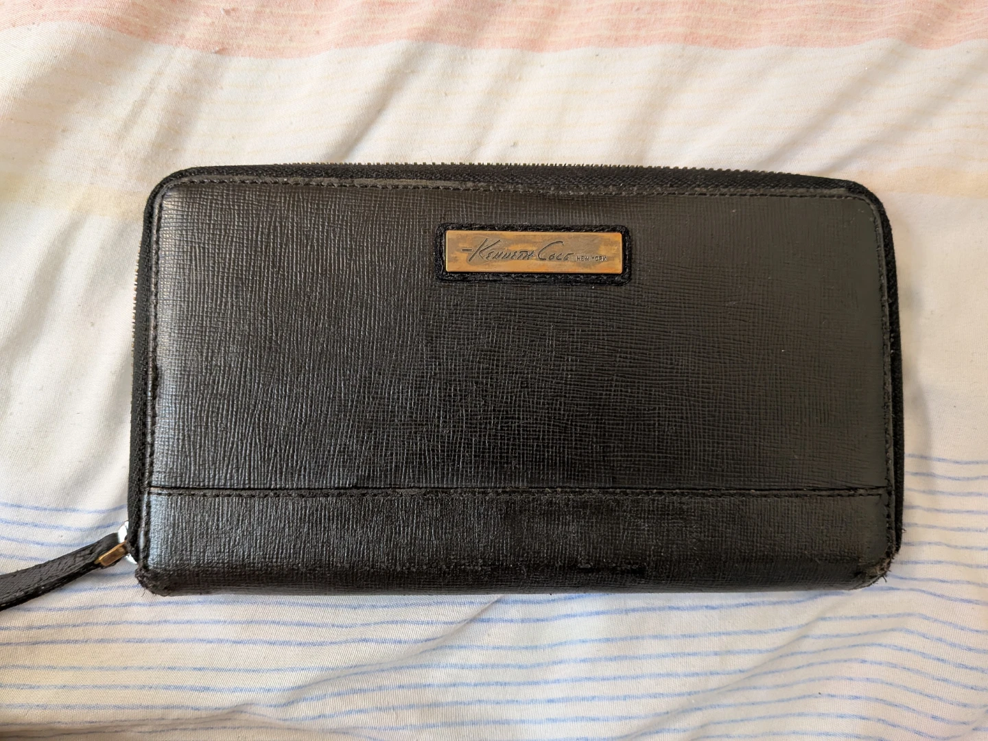Kenneth Cole Black Zip Around Wallet