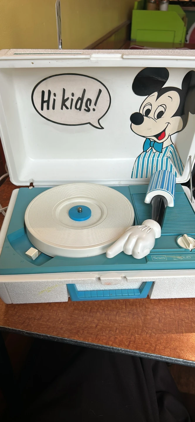 Vintage Mickey Mouse 45 player - photo 3
