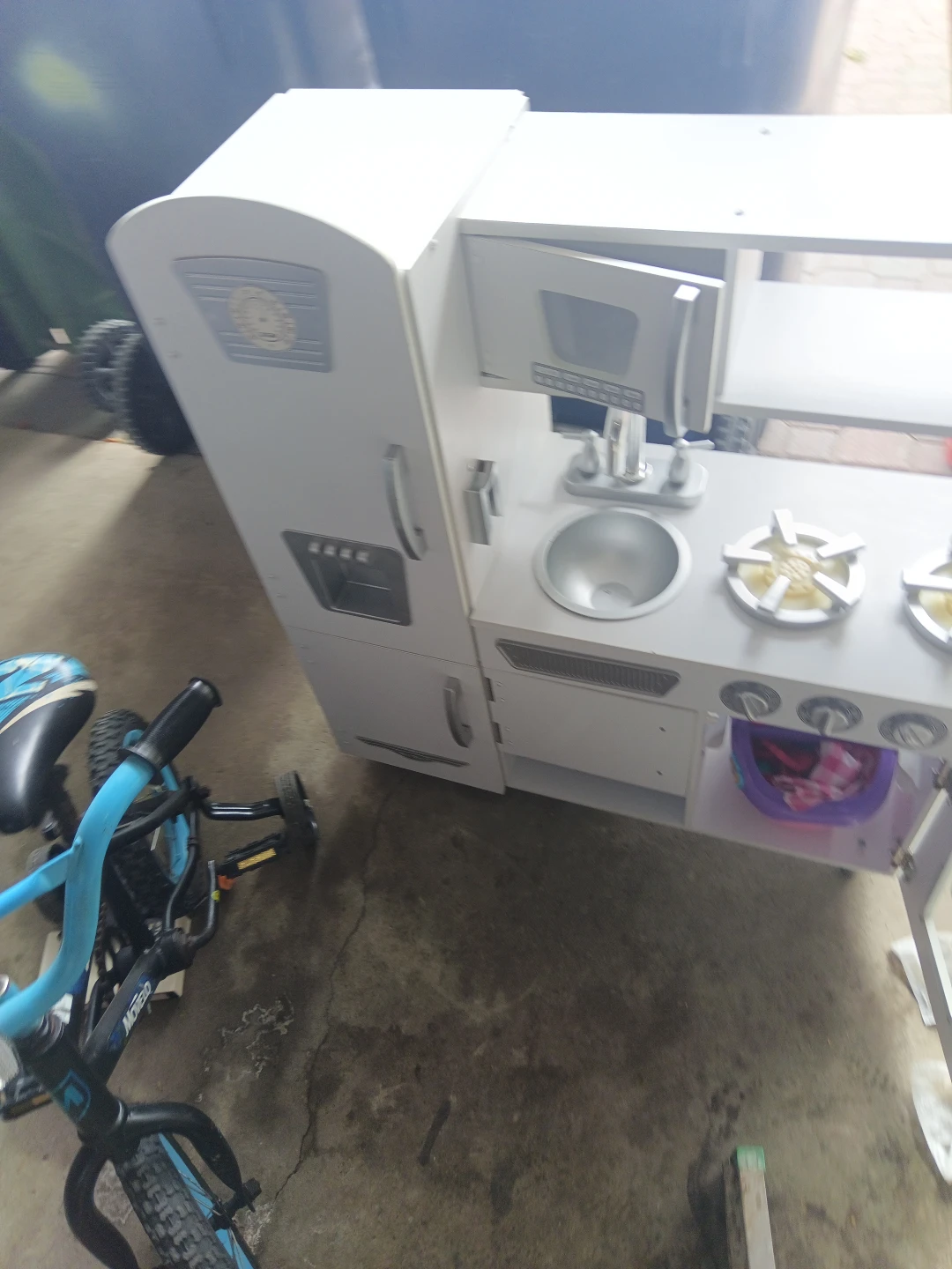White Play Kitchen with Sink and Stove - photo 2