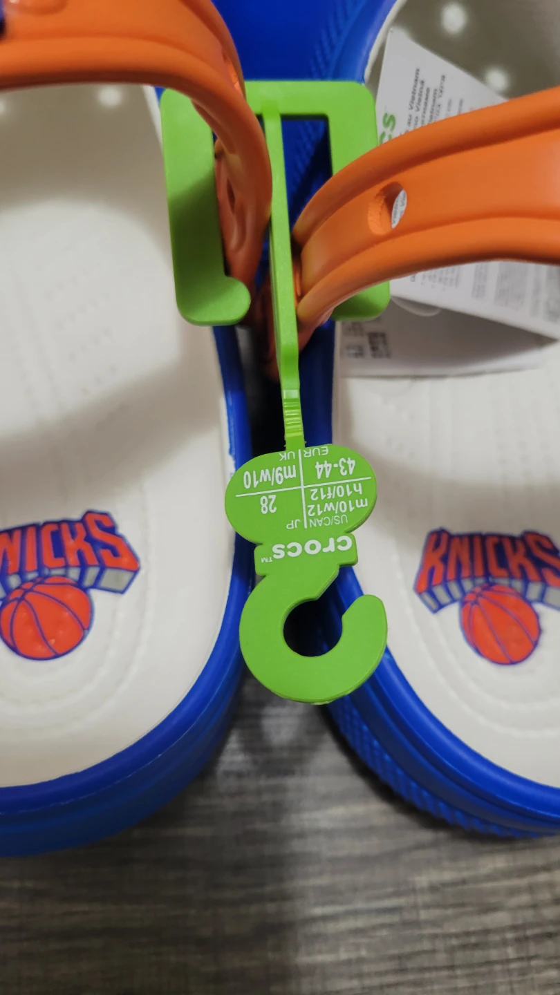 Crocs New York Knicks Clog Shoes Size 10 M  / 12 W - photo 2