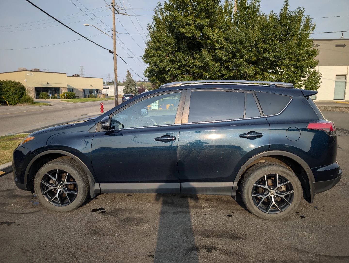 2018 Toyota RAV4 SE AWD - photo 3
