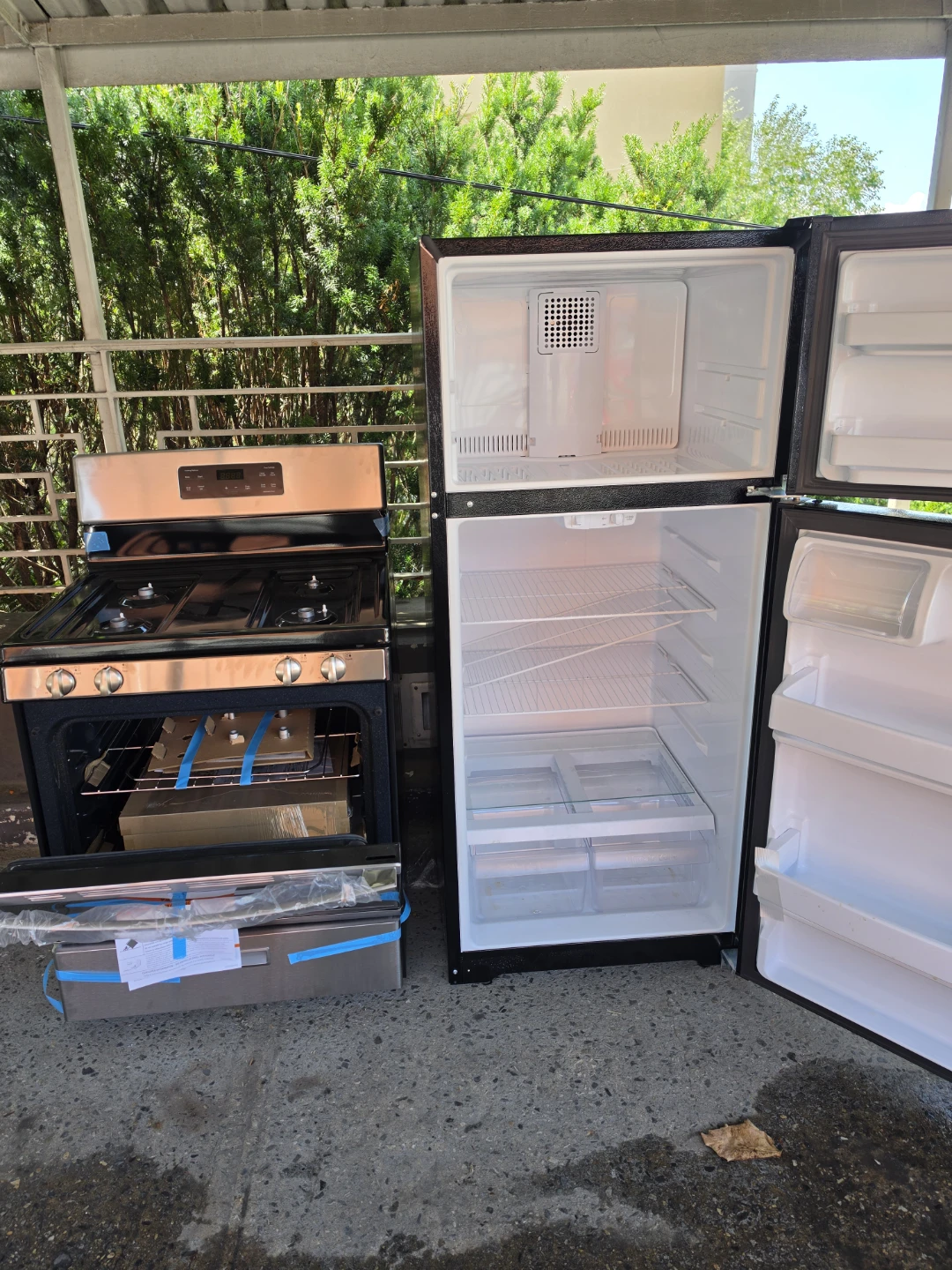 GE Refrigerator and gas stove apartment set - photo 2