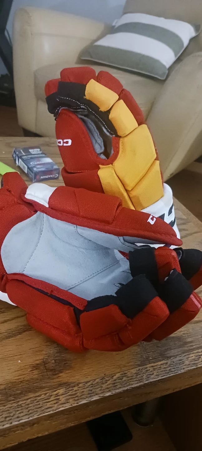 Sports hockey gloves - photo 2