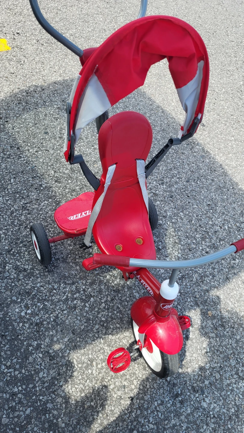 Radio Flyer Red Tricycle with Canopy