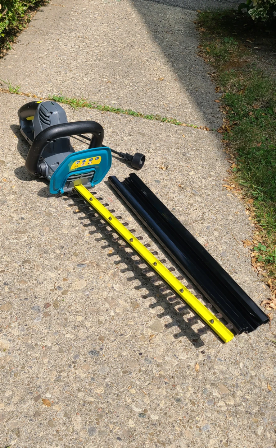 18" Inch Corded Electric Hedge Trimmer - Great Condition