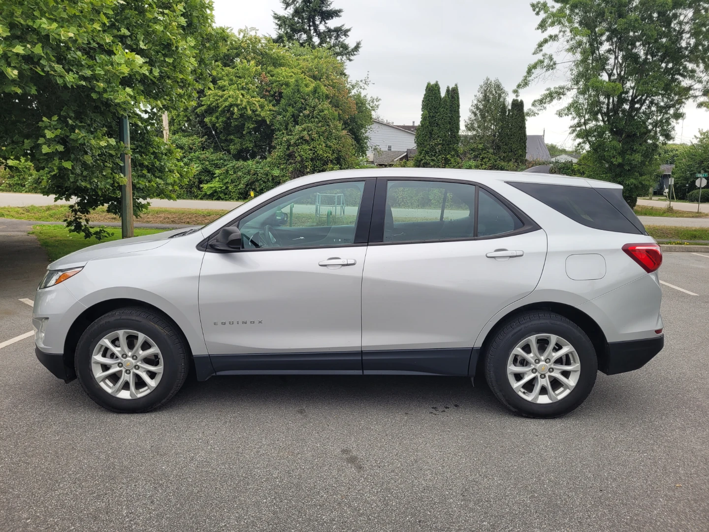 Chevrolet Equinox SUV - photo 3