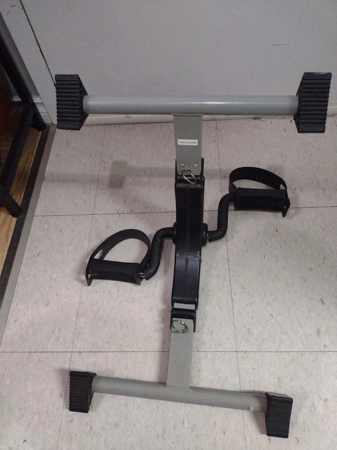 Under-desk bike / pedal exerciser - photo 5