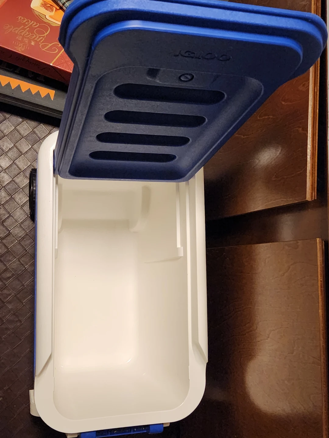 Igloo Blue & White Rolling Cooler with Wheels - photo 2